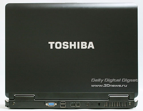 Toshiba Satellite L40. Вид сзади