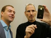 Дмитрий Медведев, Стив Джобс и iPhone 4