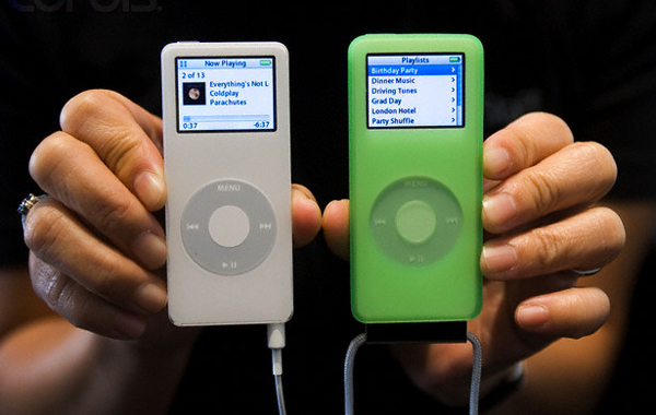 Карманные плееры Apple iPod nano (сентябрь 2005 года; фото Kim Kulish / Corbis)