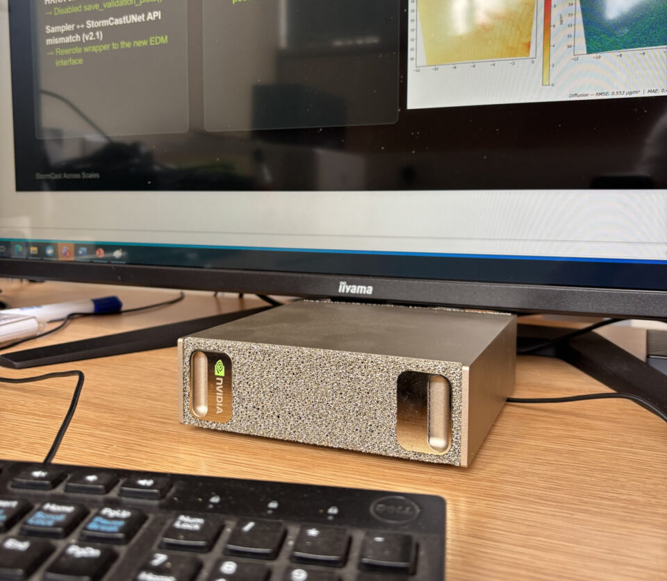 Настольная система NVIDIA DGX Spark, используемая для модели загрязнения воздуха
